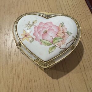 Vintage Schmid Heart-Shaped Floral Trinket Music Box